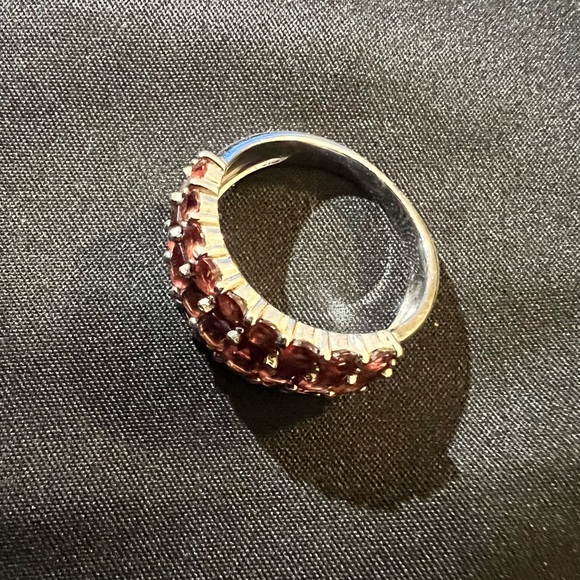 Elegant 925 Silver and Red Gemstone (Garnet) Ring, 10.5 - Picture 5 of 7